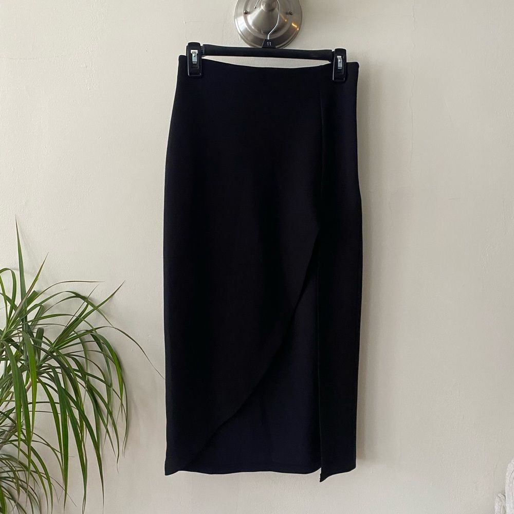 Abercrombie and Fitch Black Women's Skirt with Slit Size Small